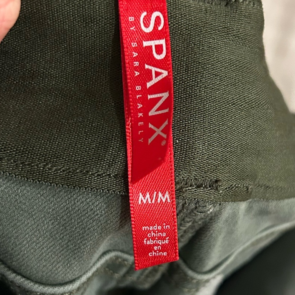 Spanx Stretch Twill Ankle Cargo Pants in Sage Green - M - Picture 8 of 10